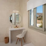 Apartment Moustakas *