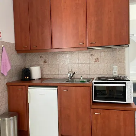 Moustakas דירה אדאמאס