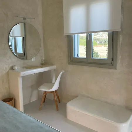 Moustakas * Adamantas (Milos)