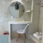 아파트 Moustakas