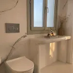 아파트 Moustakas *