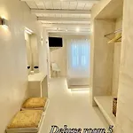 아파트 Moustakas *