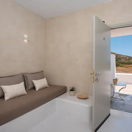 Moustakas * 阿达玛斯